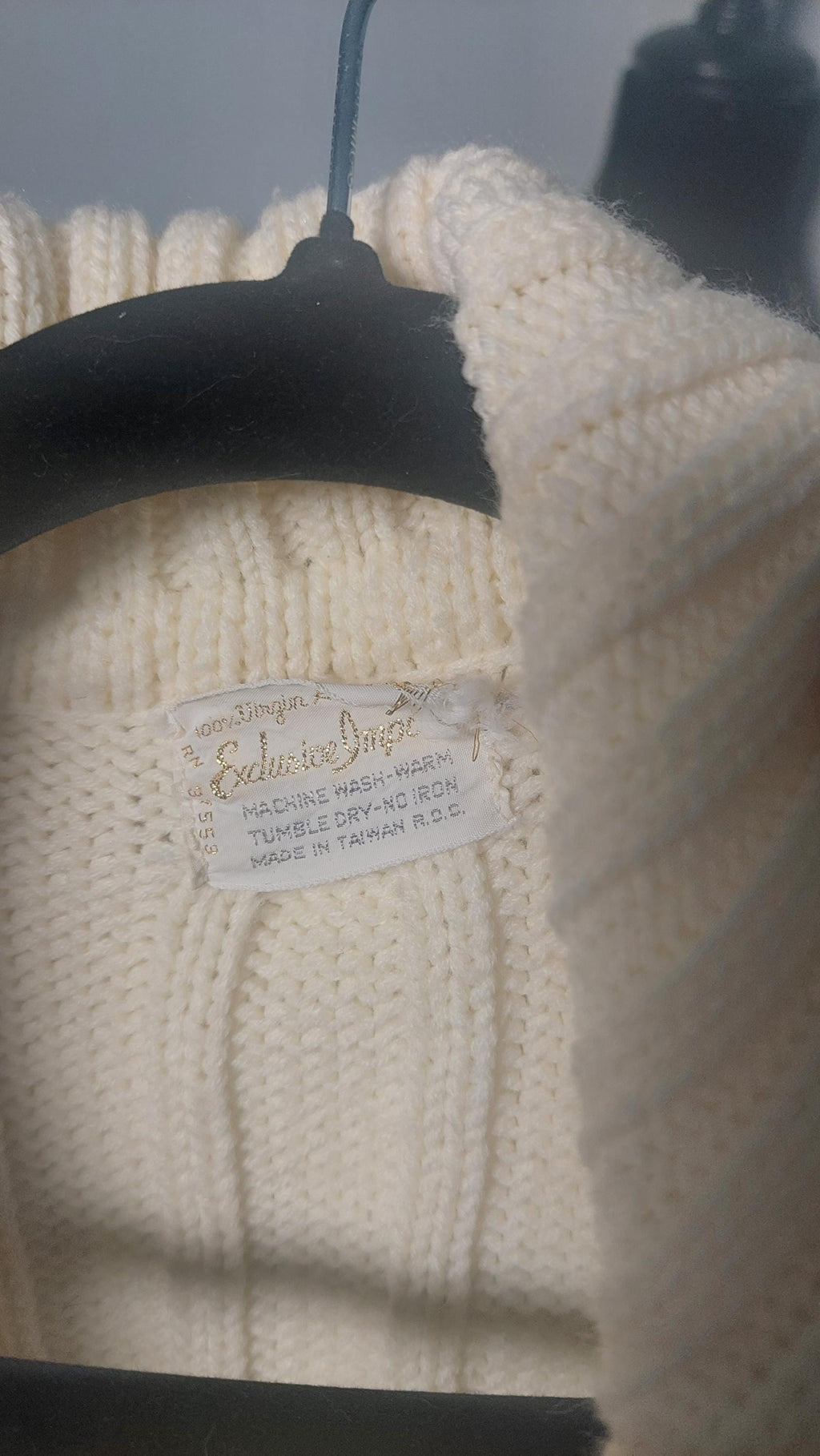 1970s Cream Cableknit Acrylic Versatile Duster with Wooden Buttons Made in Taiwan