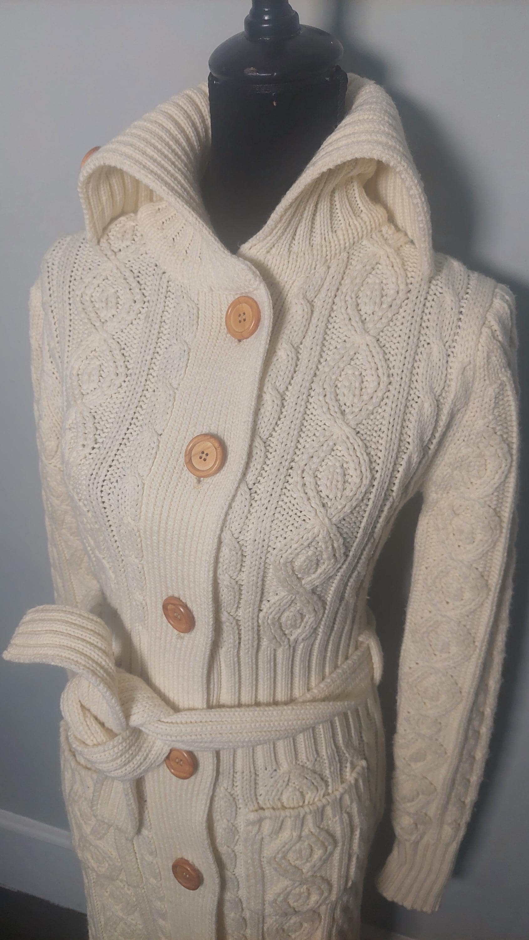1970s Cream Cableknit Acrylic Versatile Duster with Wooden Buttons Made in Taiwan