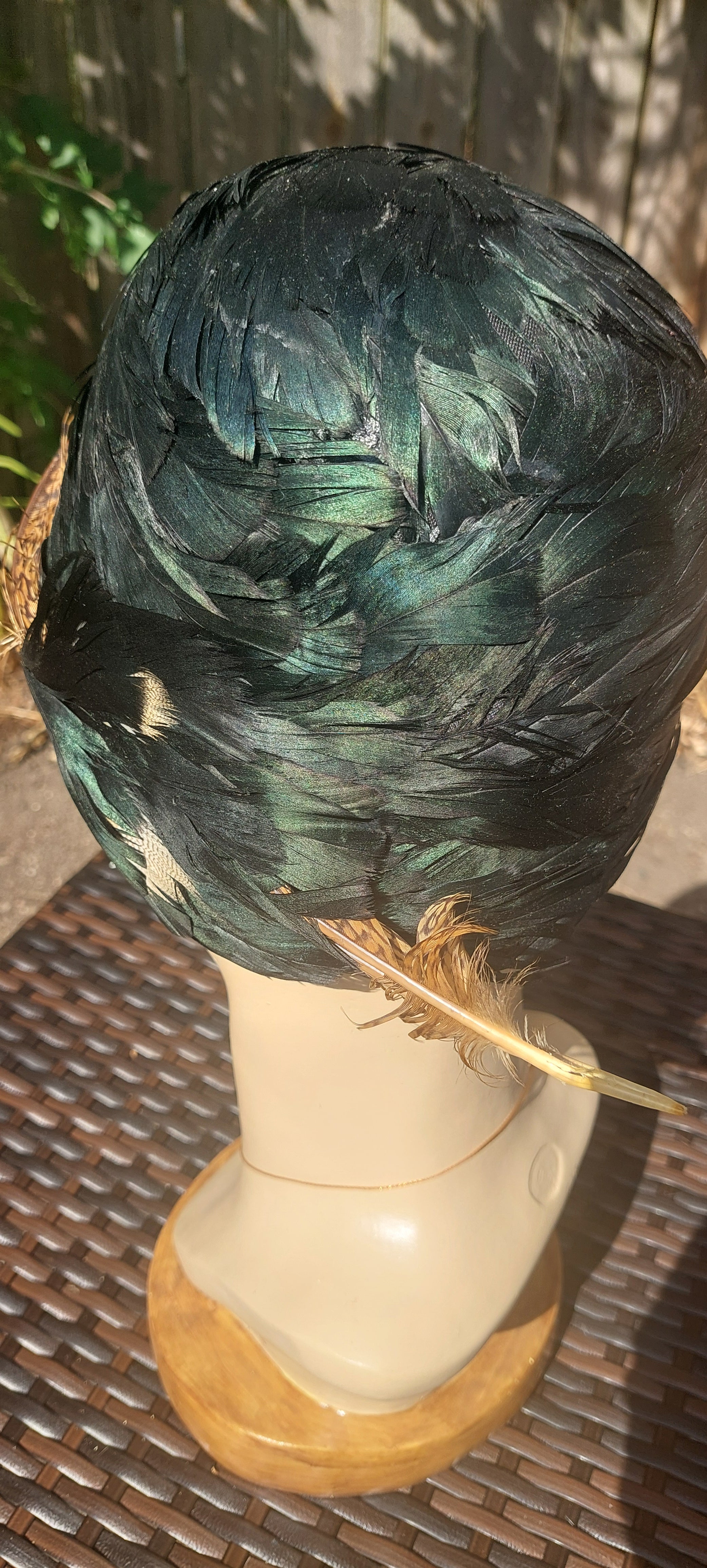 Vintage 1940s Authentic Pheasant Bird Green Iridescent Feather Fitted Style Hat