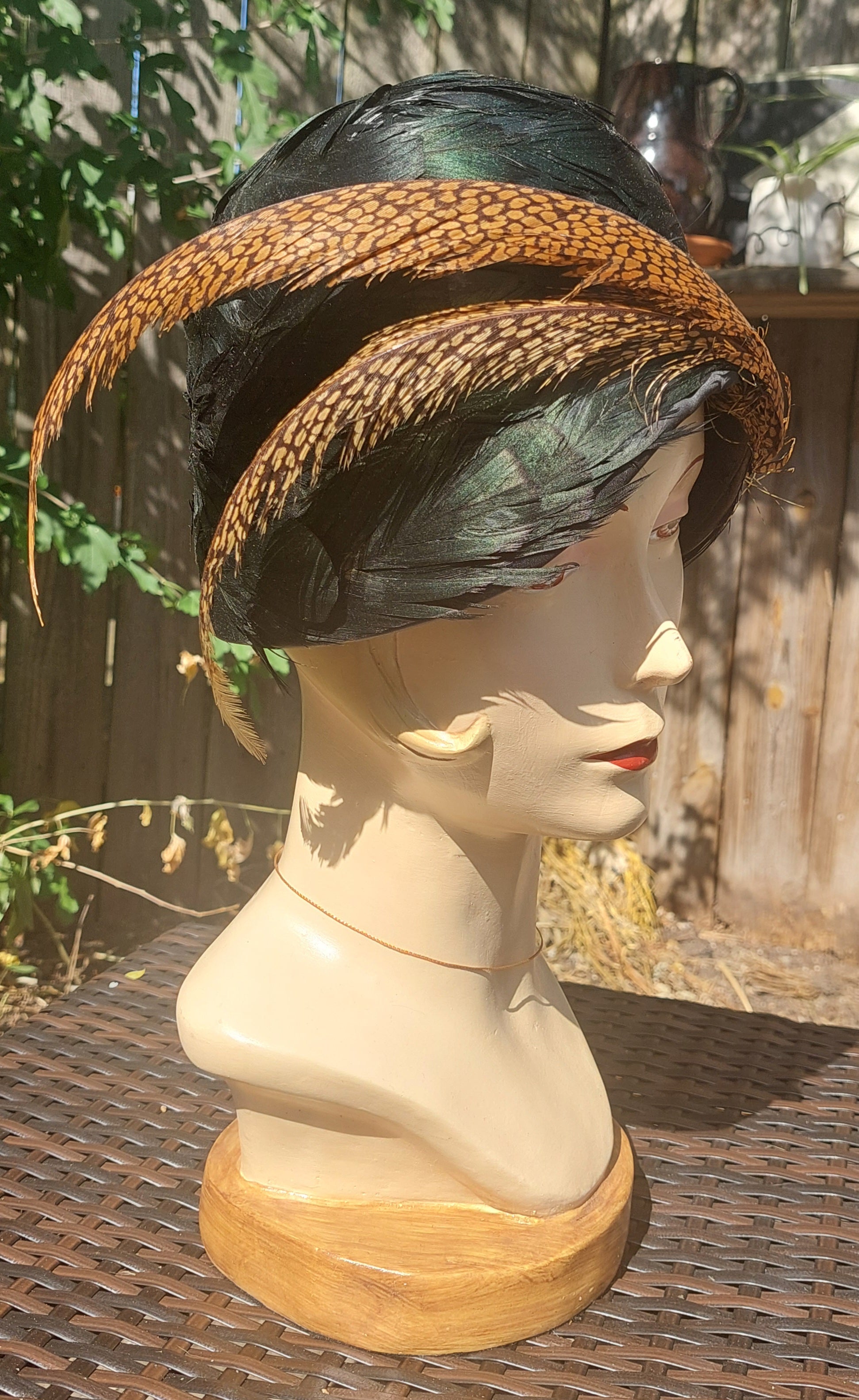 Vintage 1940s Authentic Pheasant Bird Green Iridescent Feather Fitted Style Hat
