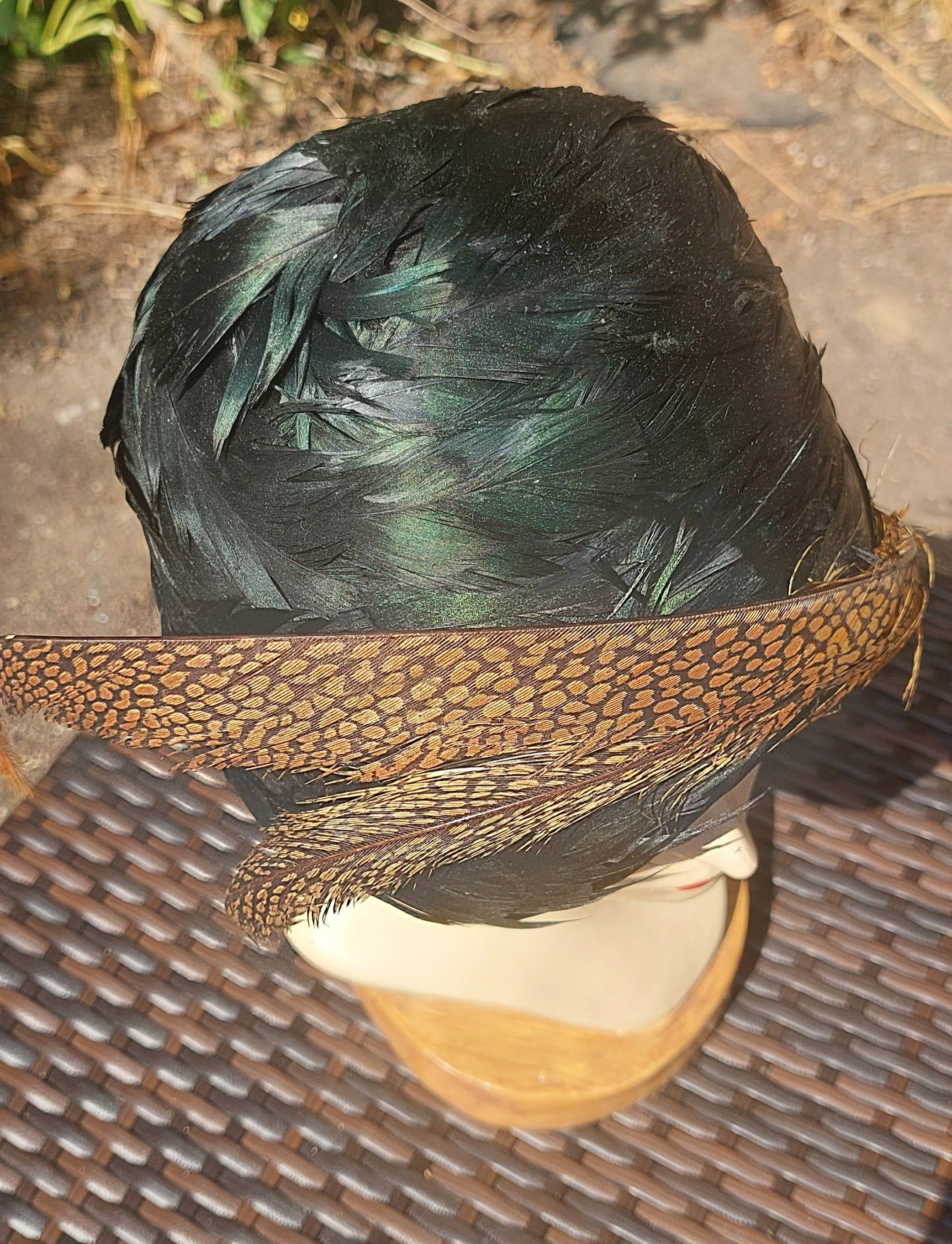 Vintage 1940s Authentic Pheasant Bird Green Iridescent Feather Fitted Style Hat